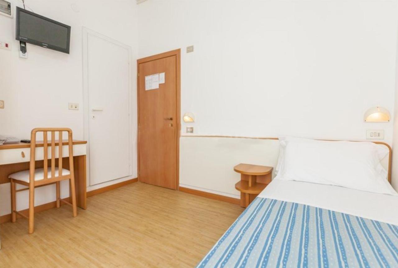 Hotel Azzurro カットーリカ エクステリア 写真