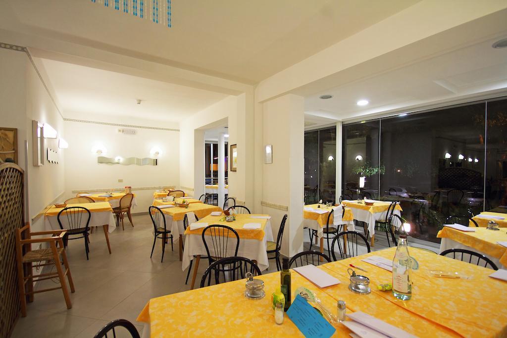 Hotel Azzurro カットーリカ エクステリア 写真