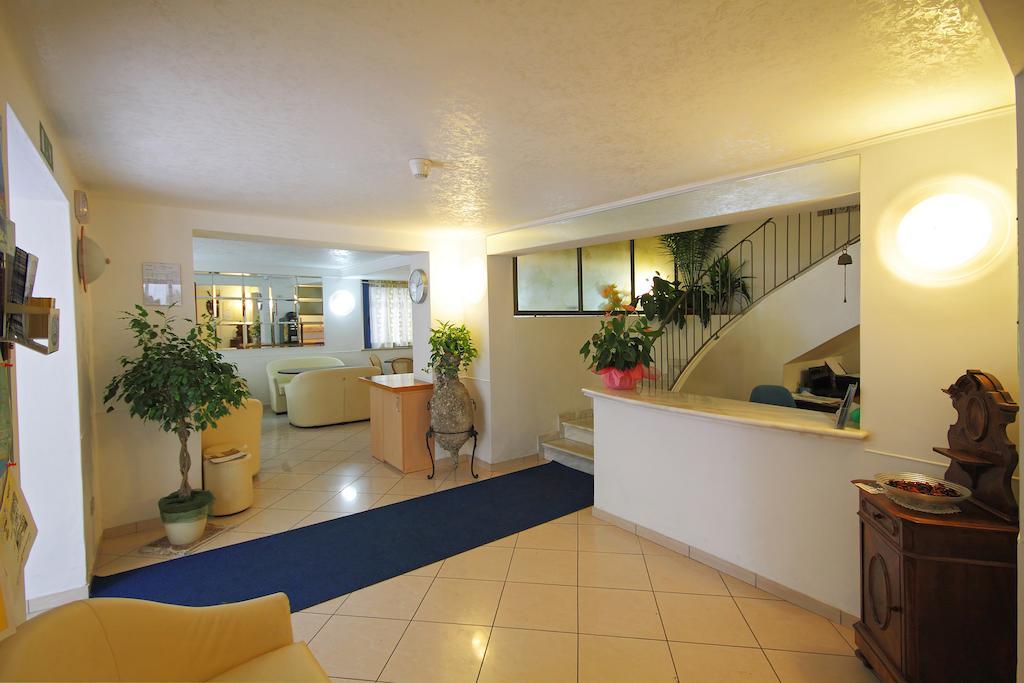 Hotel Azzurro カットーリカ エクステリア 写真