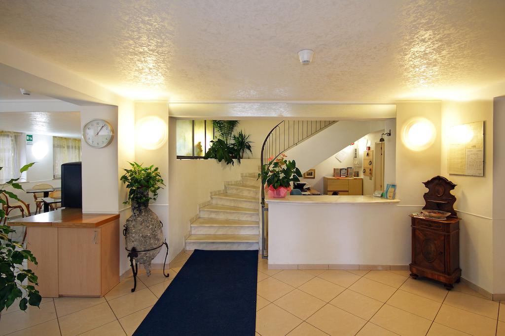 Hotel Azzurro カットーリカ エクステリア 写真