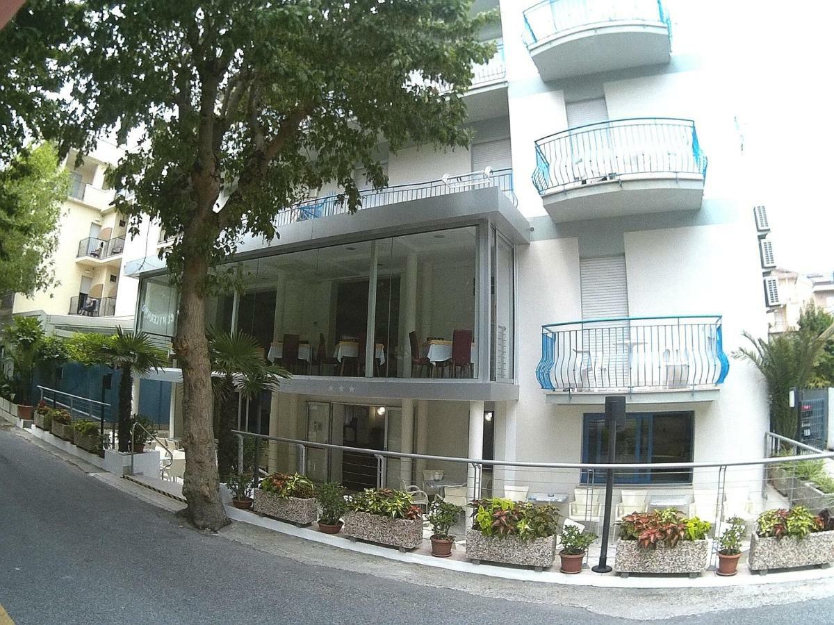 Hotel Azzurro カットーリカ エクステリア 写真